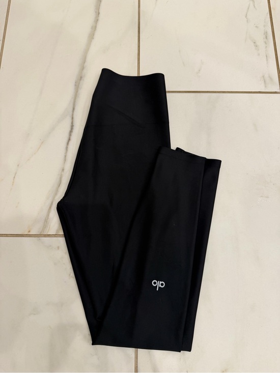 ALO Yoga Pants - Like New Alo Airlift High-Waist Sleek Leggings